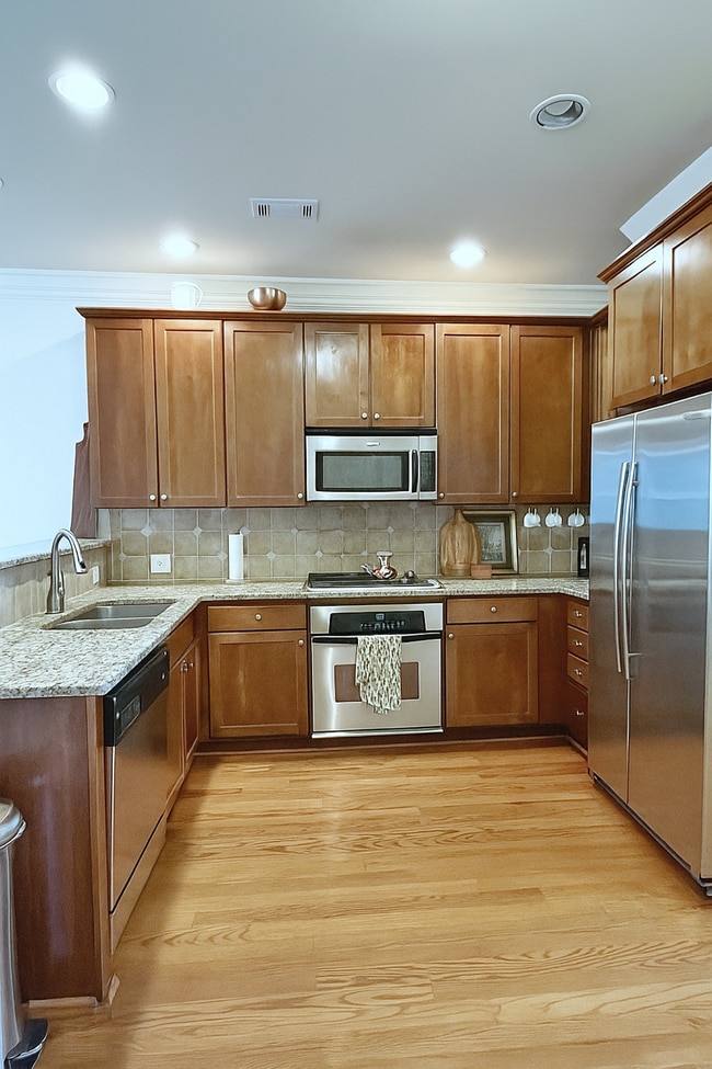 6453 Chariot St in Sandy Springs, GA - Building Photo - Building Photo