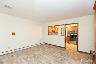 57 Columbus Ave in Edison, NJ - Foto de edificio - Building Photo