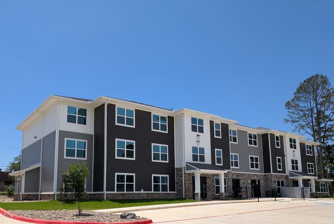 Amber Meadows in Longview, TX - Foto de edificio