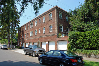 236 SE 32nd Ave in Portland, OR - Building Photo - Building Photo