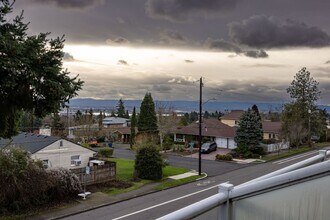 2774 E McLoughlin Blvd in Vancouver, WA - Building Photo - Building Photo