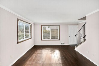 1016 9th St SE, Unit 1 in Puyallup, WA - Foto de edificio - Building Photo