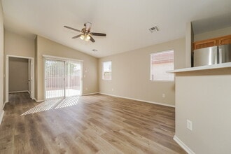 4833 River Splash Ave in Las Vegas, NV - Building Photo - Building Photo