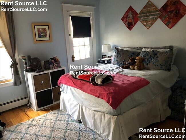 18 Cherry St in Somerville, MA - Building Photo - Building Photo
