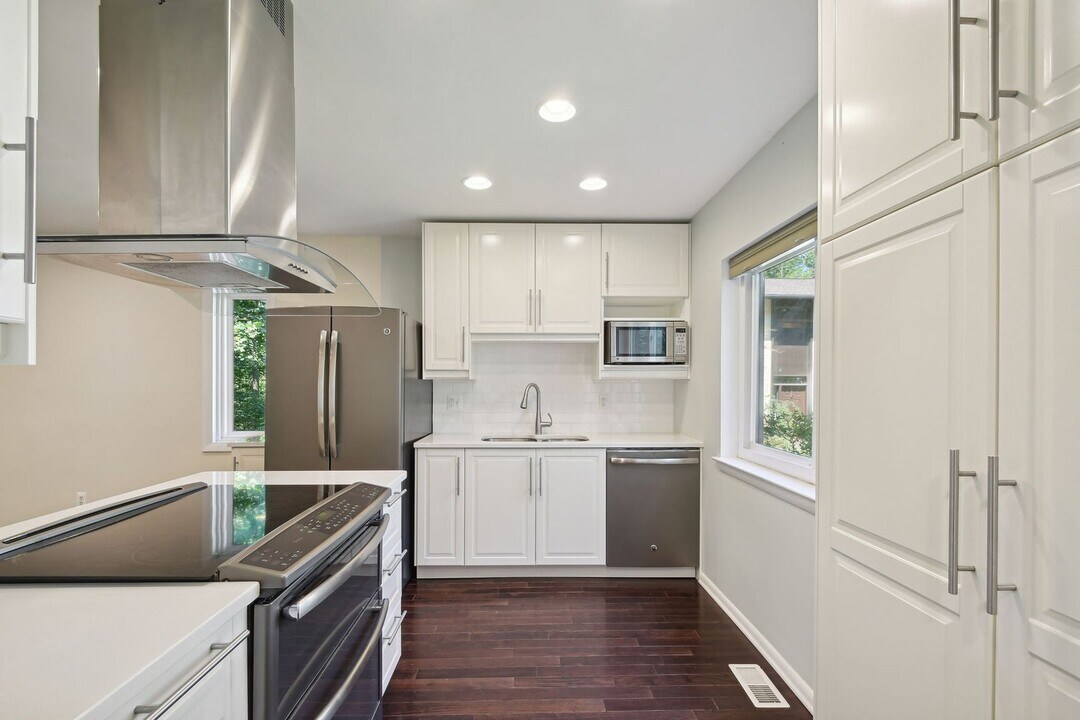 11984 Barrel Cooper Ct in Reston, VA - Building Photo