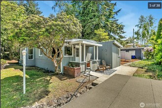 9024 29th St W in University Place, WA - Foto de edificio - Building Photo