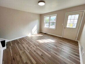 360 Hemlock Dr in Carnot-Moon, PA - Building Photo - Building Photo