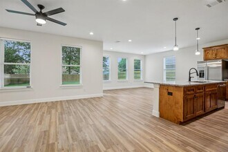 346 Webb St in Smithville, TX - Building Photo - Building Photo