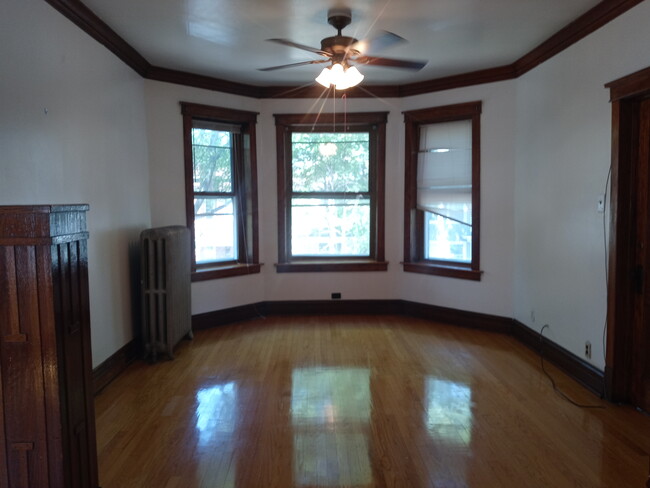 3919 N Oakley Ave in Chicago, IL - Building Photo - Building Photo