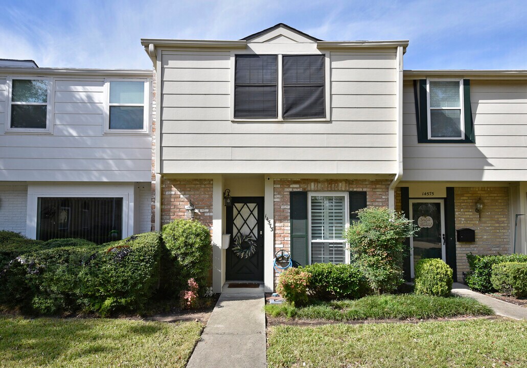 14573 Misty Meadow Ln in Houston, TX - Foto de edificio
