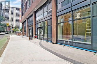 159 Wellesley St E in Toronto, ON - Building Photo - Building Photo