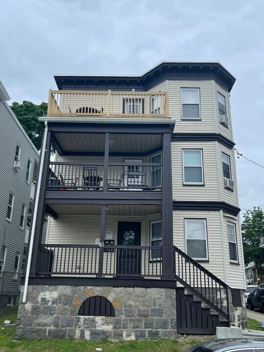 18 Harvard St, Unit 1 in Boston, MA - Foto de edificio