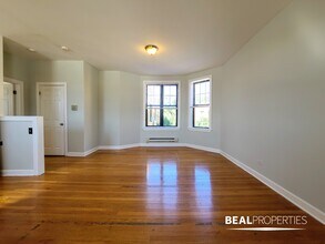 723 W Barry Ave, Unit 1 in Chicago, IL - Building Photo - Building Photo