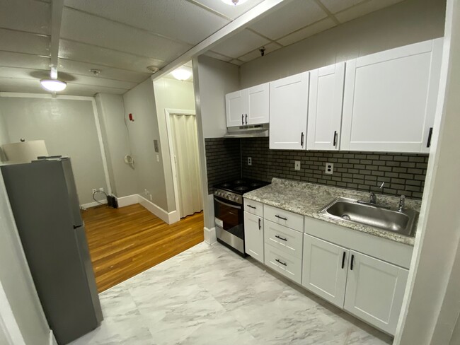 915 Beacon St, Unit 12 in Boston, MA - Building Photo - Building Photo