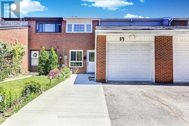 property at 7 Sachems Pl