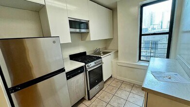 161 Stanton St, Unit 4D in New York, NY - Building Photo - Building Photo