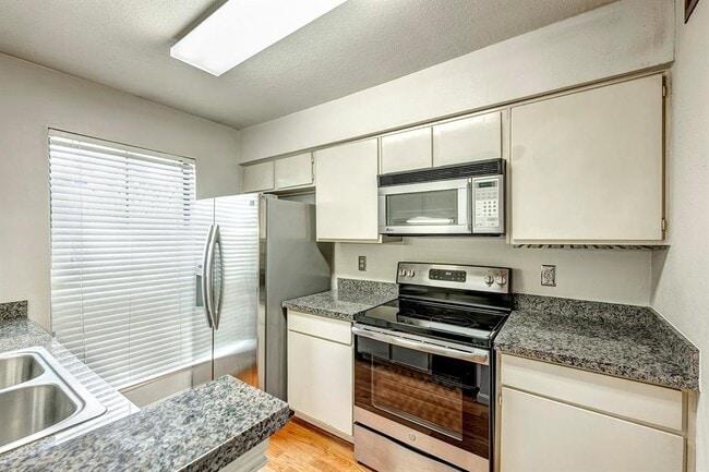 property at 3700 W Clay St