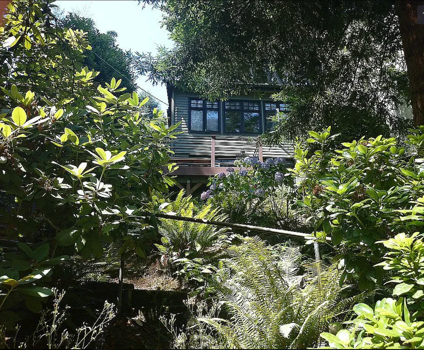 1117 Newport Way in Seattle, WA - Building Photo