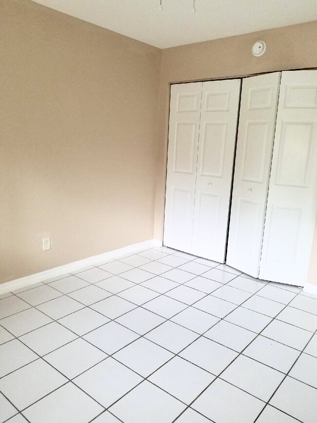 514 Northeast 24th Place, Unit Unit#6 in Cape Coral, FL - Building Photo - Building Photo