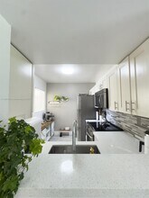 1112 NW 125th Pl in Miami, FL - Building Photo - Building Photo