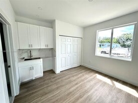 2931 NW 57th St in Miami, FL - Building Photo