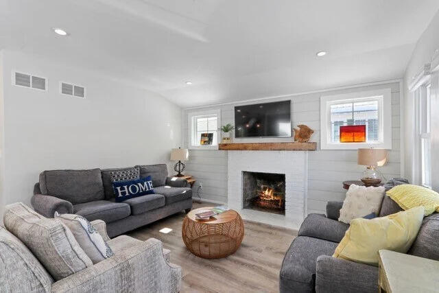 15 Geneva Ln in Fontana-on-Geneva Lake, WI - Building Photo - Building Photo