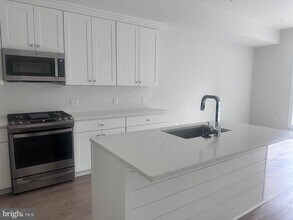 4319 Harrison St NW in Washington, DC - Foto de edificio - Building Photo
