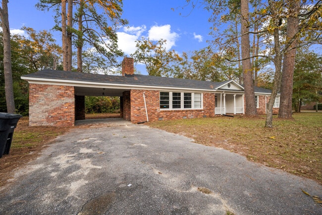 407 Hayne St in Walterboro, SC - Foto de edificio - Building Photo