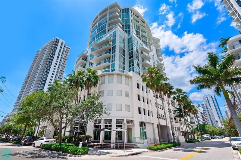 111 SE 8th Ave in Fort Lauderdale, FL - Building Photo