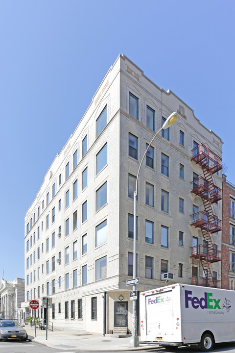 180 S 4th St in Brooklyn, NY - Building Photo