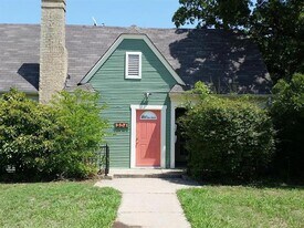 304 Fulton St in Denton, TX - Building Photo