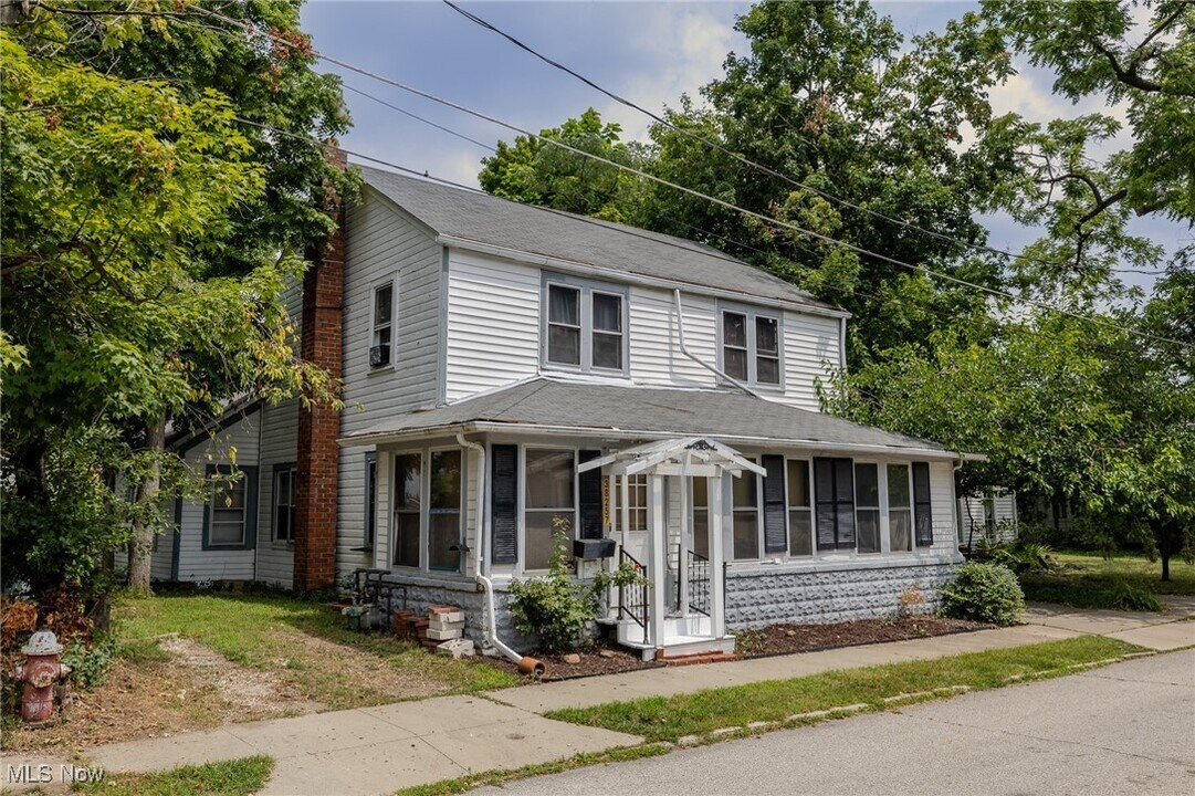 38257 Prospect St in Willoughby, OH - Building Photo