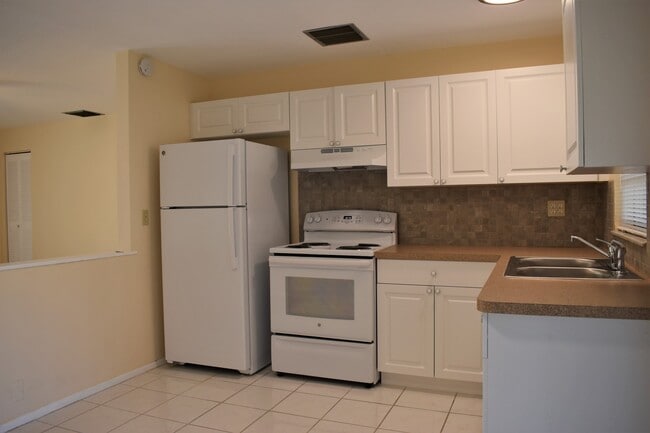 3129 Vanceboro St in New Port Richey, FL - Building Photo - Building Photo