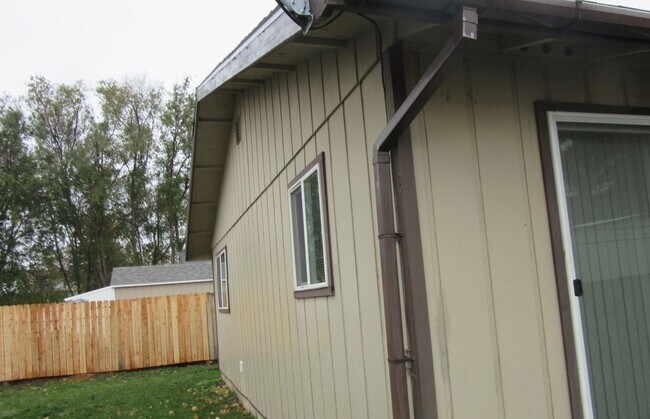 745-747 E Ash St in Union, OR - Building Photo - Building Photo