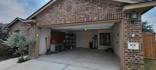 104 Cypress Hills Rd in San Marcos, TX - Building Photo - Building Photo