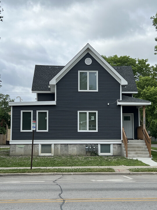 2100 Emerson St in Evanston, IL - Building Photo