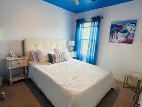 709 Elton Ave in Carolina Beach, NC - Foto de edificio - Building Photo