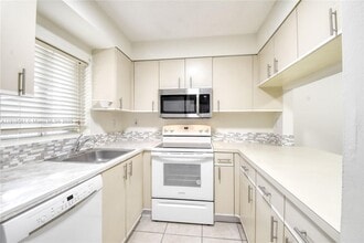 14900 SW 82nd Terrace in Miami, FL - Building Photo - Building Photo