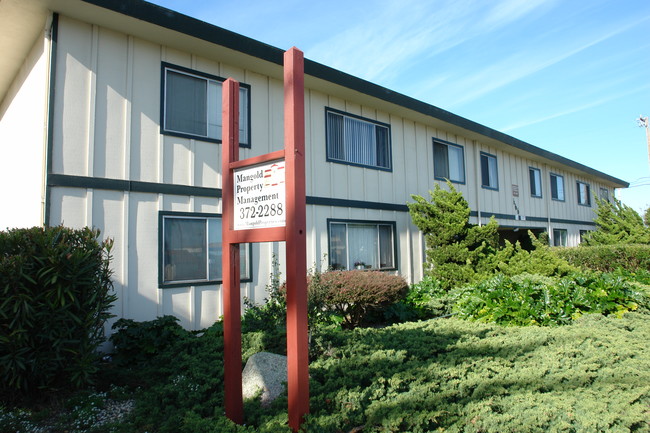 666 Casanova Ave in Monterey, CA - Foto de edificio - Building Photo