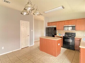 321 Altamont St in Hutto, TX - Building Photo - Building Photo