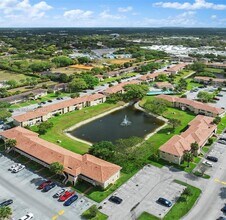 1016 Twin Lakes Dr in Coral Springs, FL - Building Photo - Building Photo
