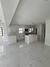 11755 SW 37th St in Miami, FL - Building Photo - Building Photo