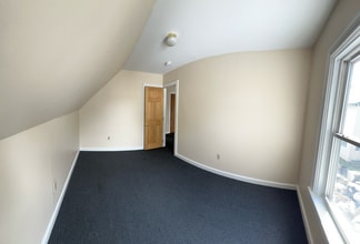 30 Loomis St, Unit 4 in Burlington, VT - Building Photo - Building Photo