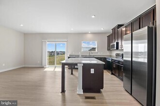 79 Elmiraj Ct in Inwood, WV - Building Photo - Building Photo