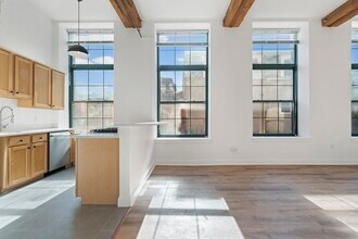881 E 1st St, Unit 102 in Boston, MA - Foto de edificio - Building Photo