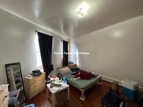 368 Centre St, Unit 1 in Boston, MA - Foto de edificio - Building Photo