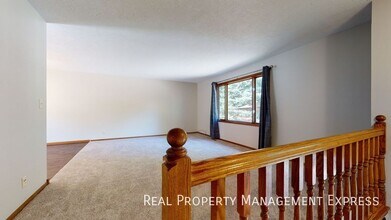 3 Bed 3 Bath Home in Sioux Falls! in Sioux Falls, SD - Building Photo - Building Photo