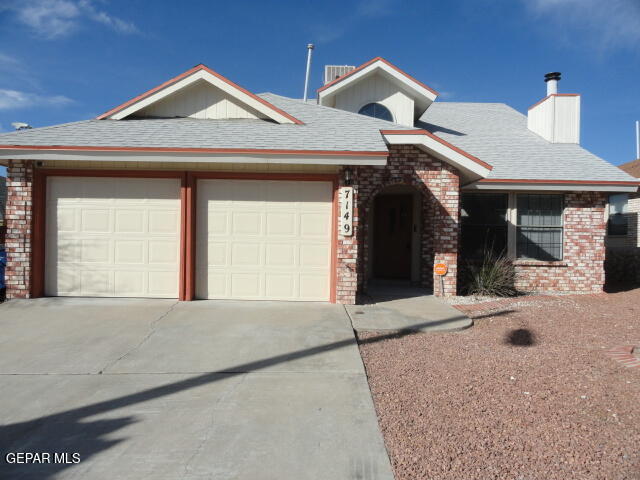 7149 Golden Hawk Dr in El Paso, TX - Building Photo