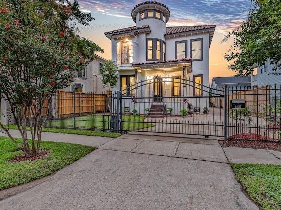 property at 1408 W 23rd St