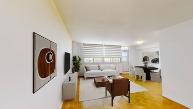110 Inverlochy Boulevard in Markham, ON - Building Photo - Building Photo
